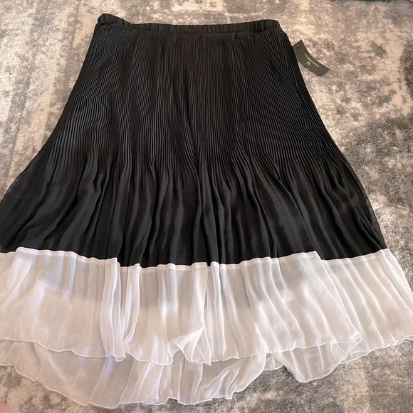 NWT black and white pleated maxi skirt - Picture 1 of 4